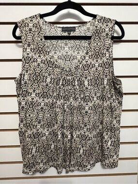 🧡 3/$15 Basic Editions Black and Cream Printed Sleeveless Tank